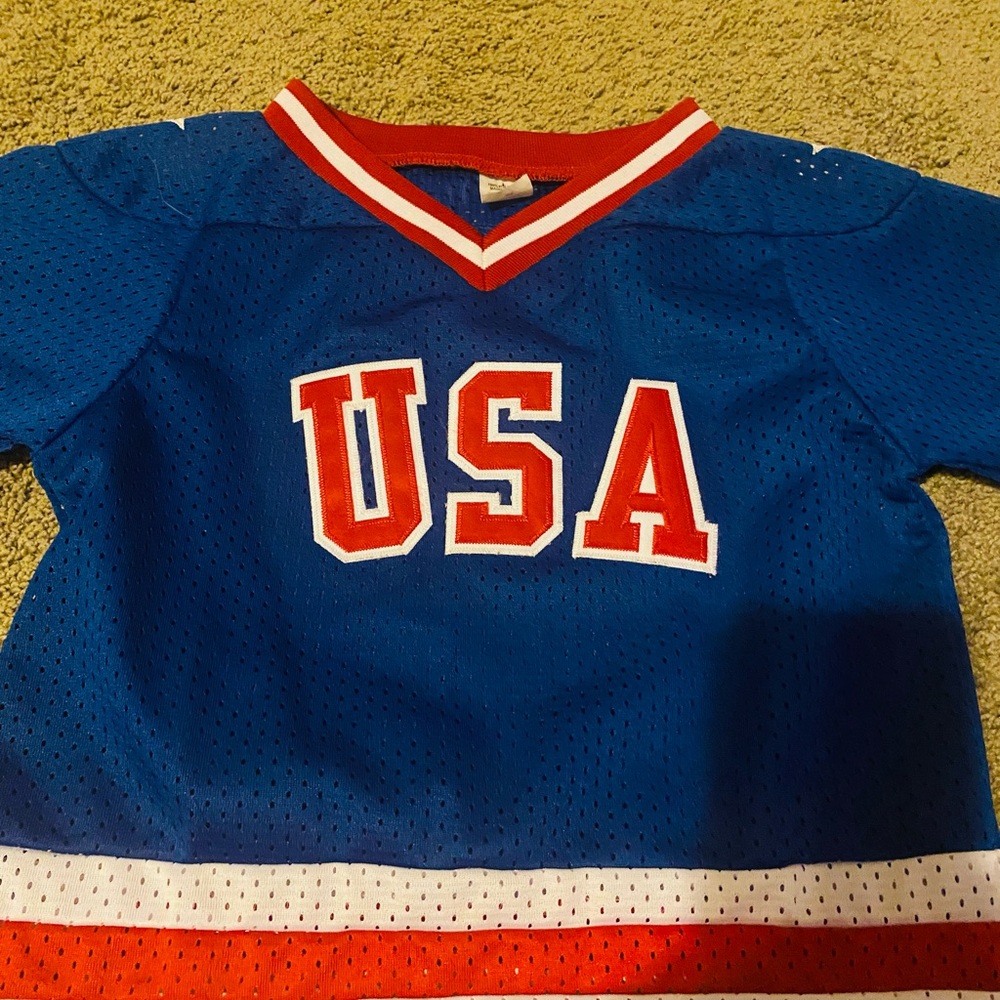 Like New Never Worn Toddler/Boy Size 4-6yo Team USA Hockey jersey
